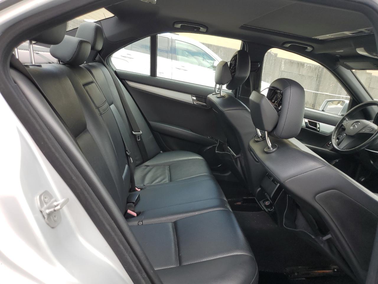 2010 Mercedes-Benz C 300 VIN: WDDGF5EB7AR124726 Lot: 64954034