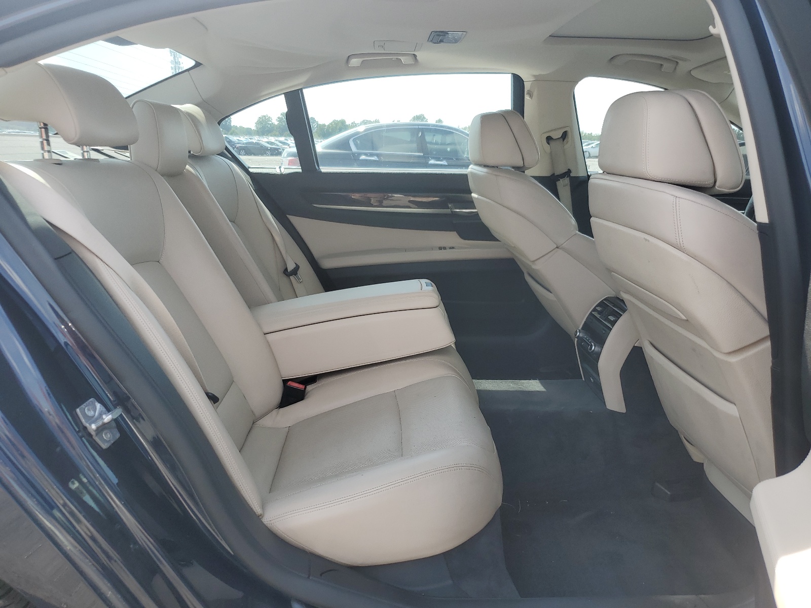 WBAKC8C52BC433131 2011 BMW 750 Lxi