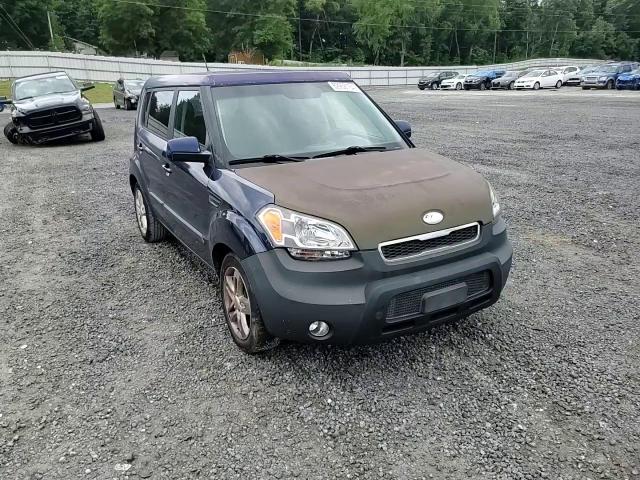 2011 Kia Soul + VIN: KNDJT2A2XB7255983 Lot: 62958184