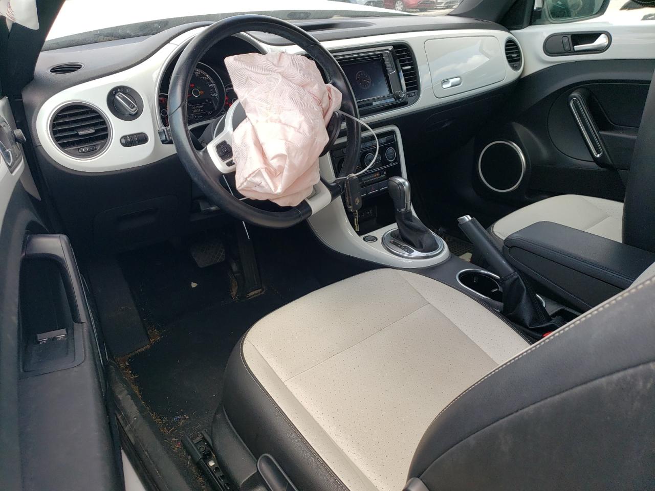 2018 Volkswagen Beetle - Image 8