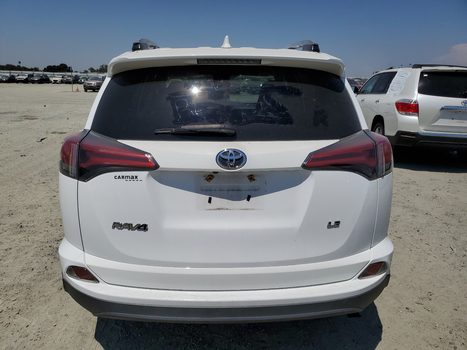 2T3ZFREV9HW352192 2017 Toyota Rav4 Le