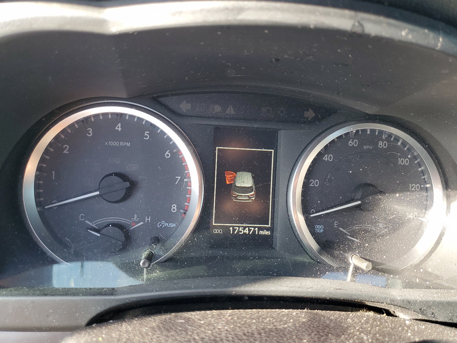 5TDZARFHXJS038856 2018 Toyota Highlander Le