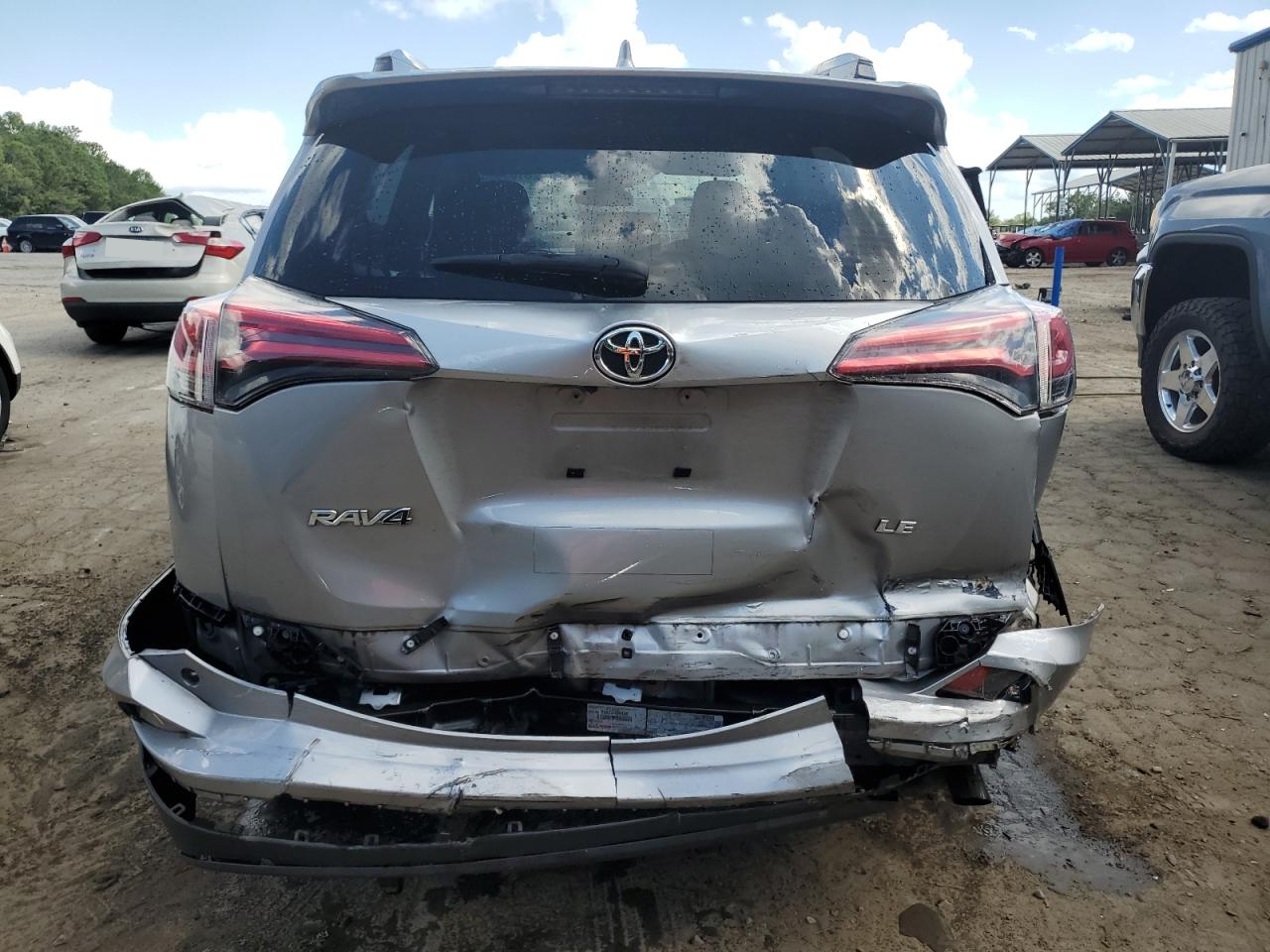 JTMZFREVXJD127329 2018 Toyota Rav4 Le