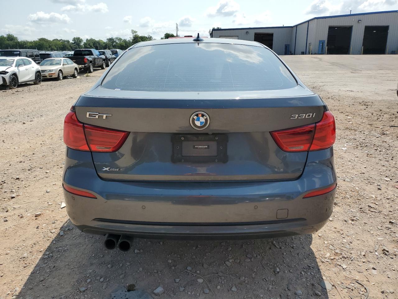 WBA8Z9C51HG453077 2017 BMW 330 Xigt