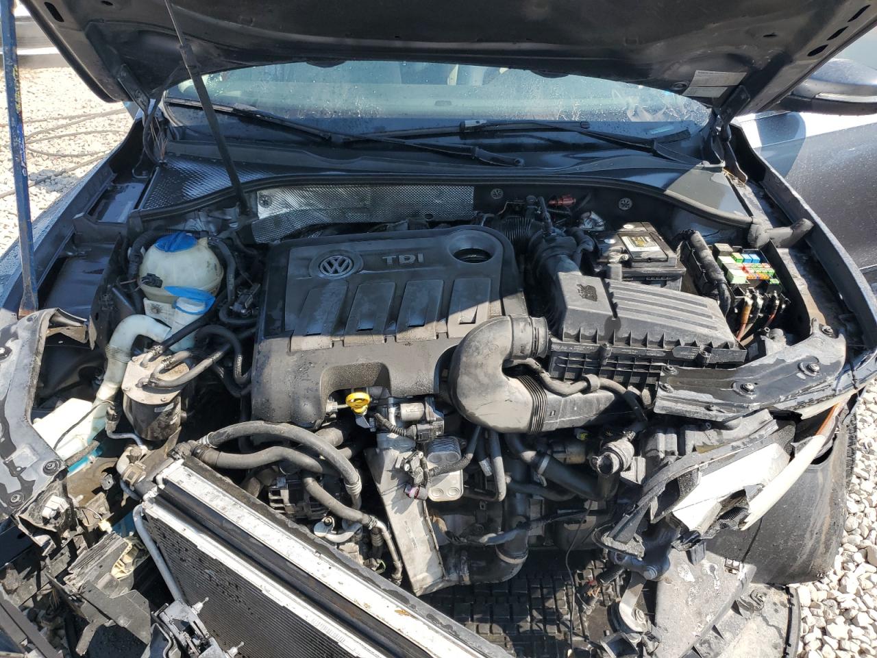 2014 Volkswagen Passat - Image 11