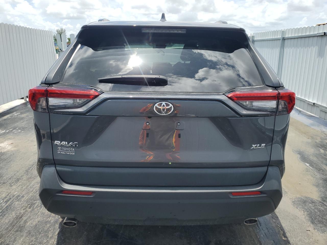 2021 Toyota Rav4 Xle VIN: 2T3W1RFV8MC172648 Lot: 65568474