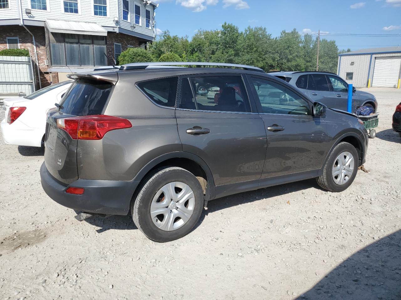 VIN JTMBFREV9FD130330 2015 TOYOTA RAV4 no.3