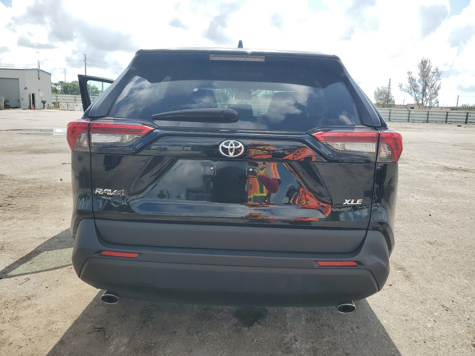 2T3W1RFV8MC167367 2021 Toyota Rav4 Xle