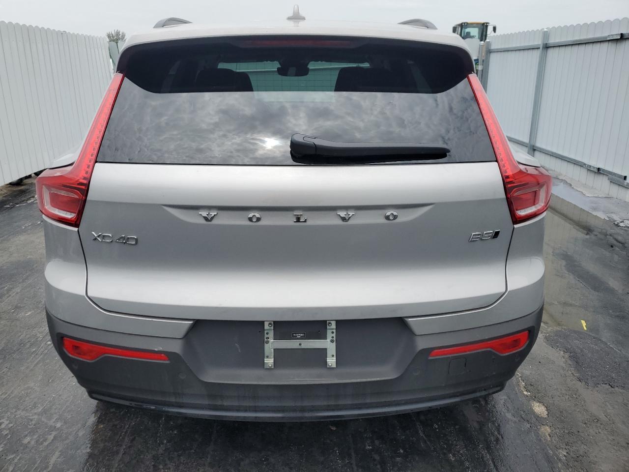 2024 Volvo Xc40 Core VIN: YV4L12UK7R2326040 Lot: 63023874