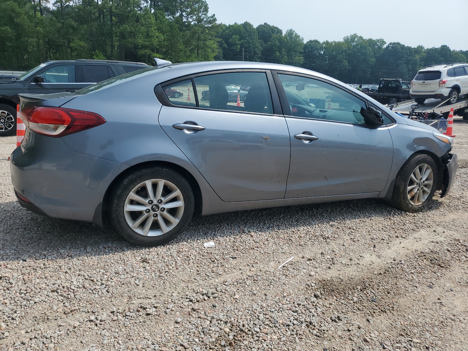 3KPFL4A7XHE010266 2017 Kia Forte Lx