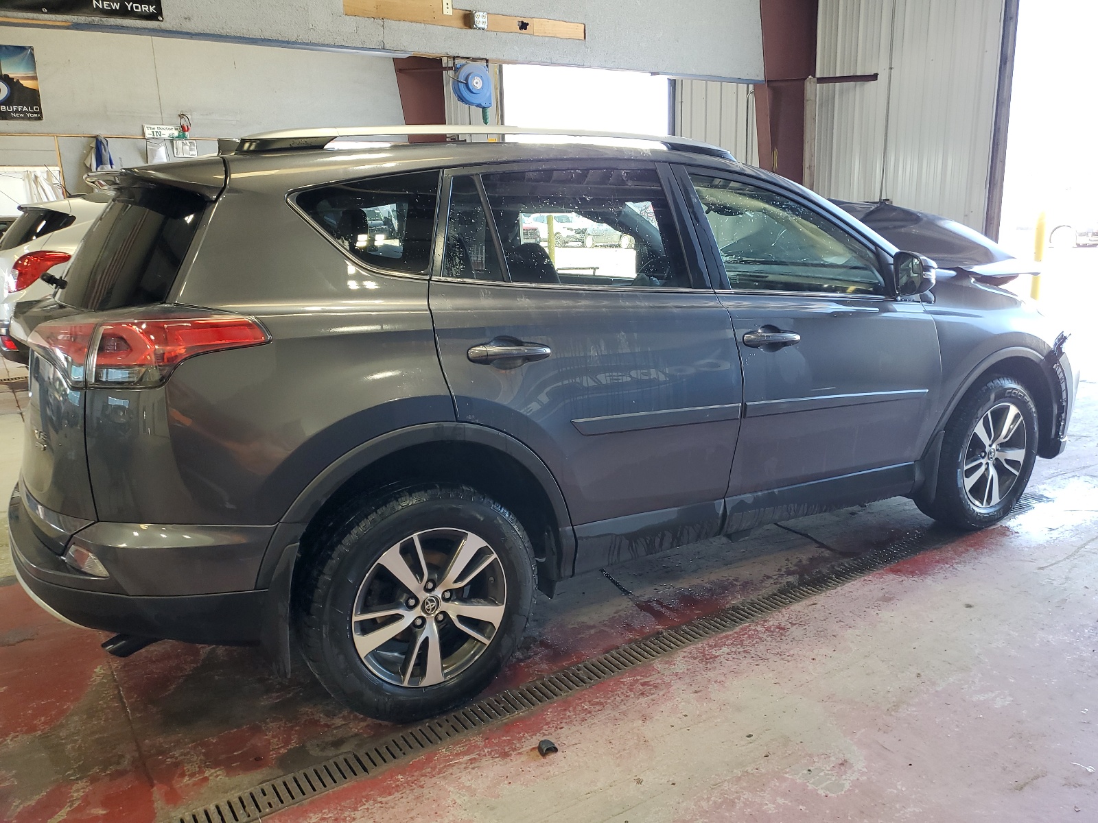 2017 Toyota Rav4 Xle vin: JTMRFREV2HJ708917