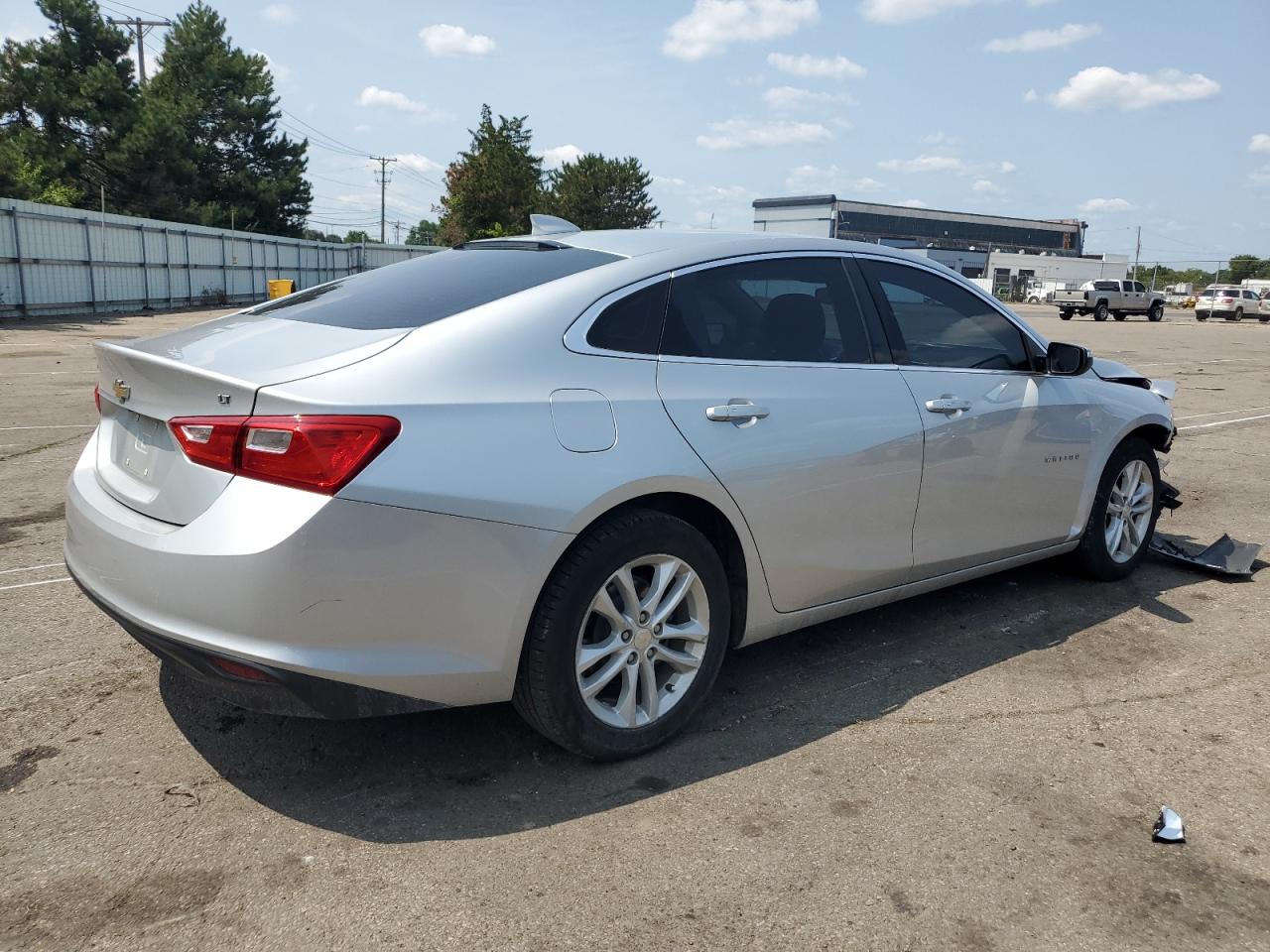 2016 Chevrolet Malibu - Image 3