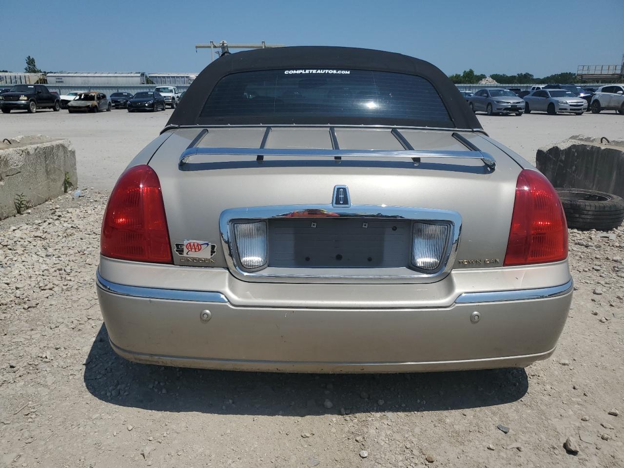 2004 Lincoln Town Car Ultimate Long Wheelbase VIN: 1LNHM85W24Y652396 Lot: 63002754