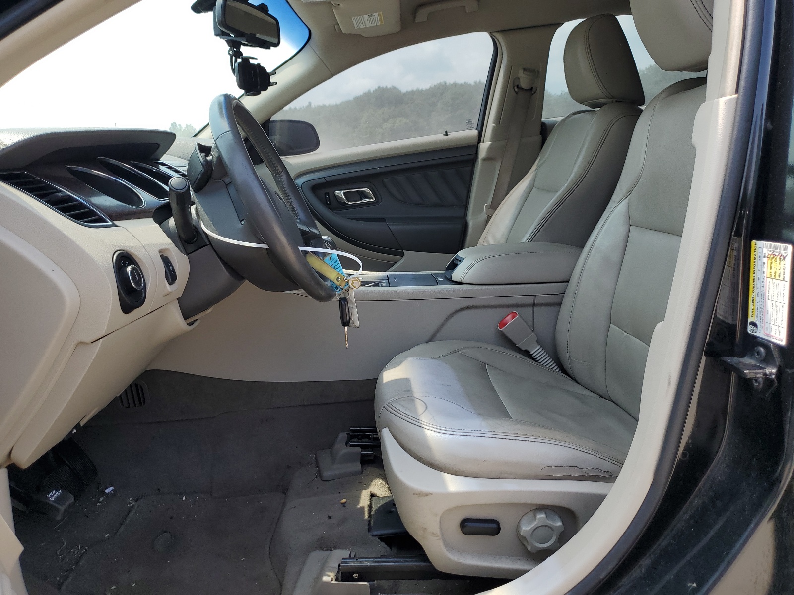 1FAHP2HWXBG117412 2011 Ford Taurus Sel