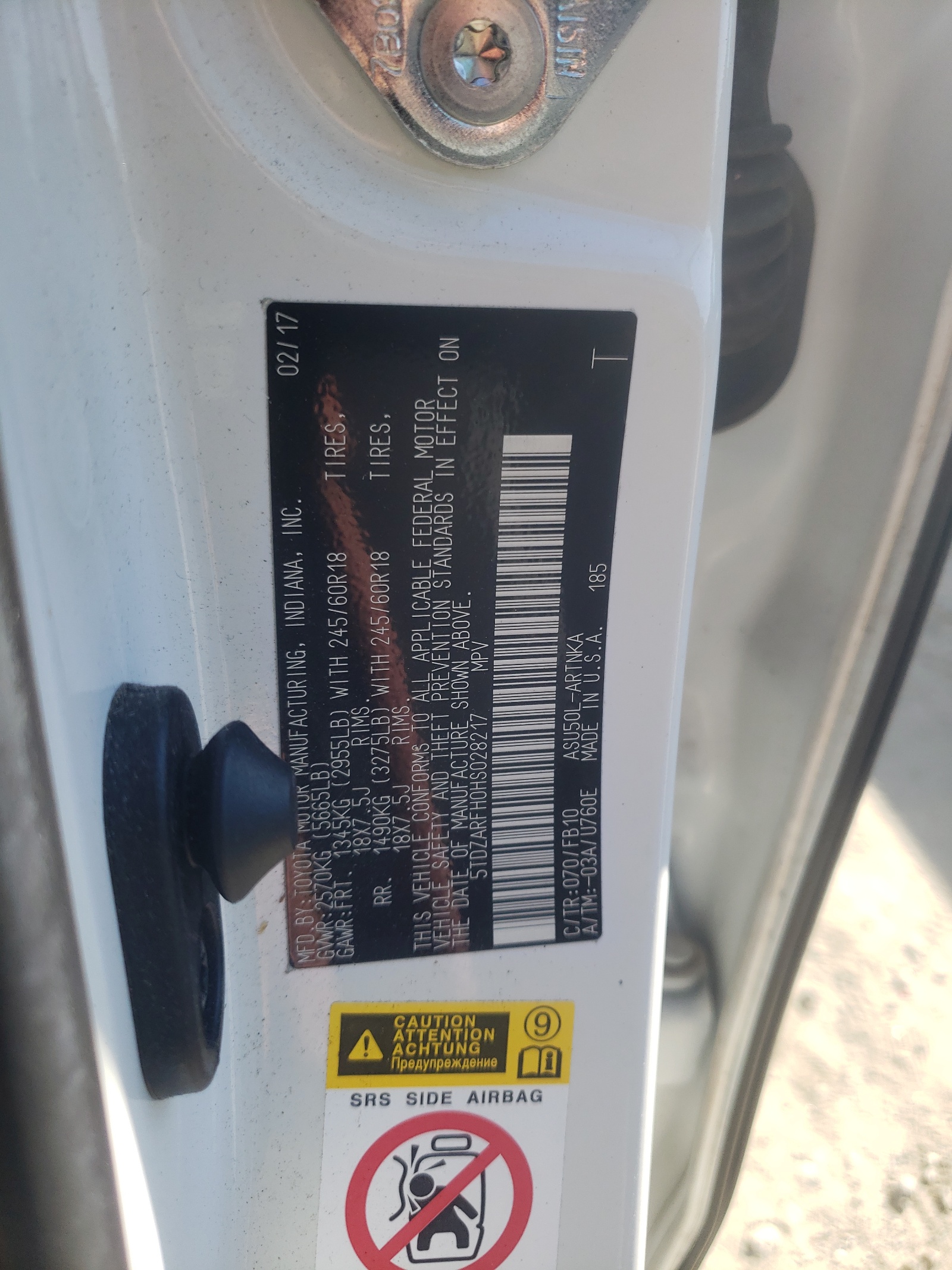 5TDZARFH0HS028217 2017 Toyota Highlander Le