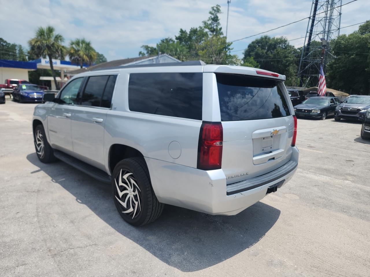 2018 Chevrolet Suburban K1500 Lt VIN: 1GNSKHKC6JR221678 Lot: 63339054