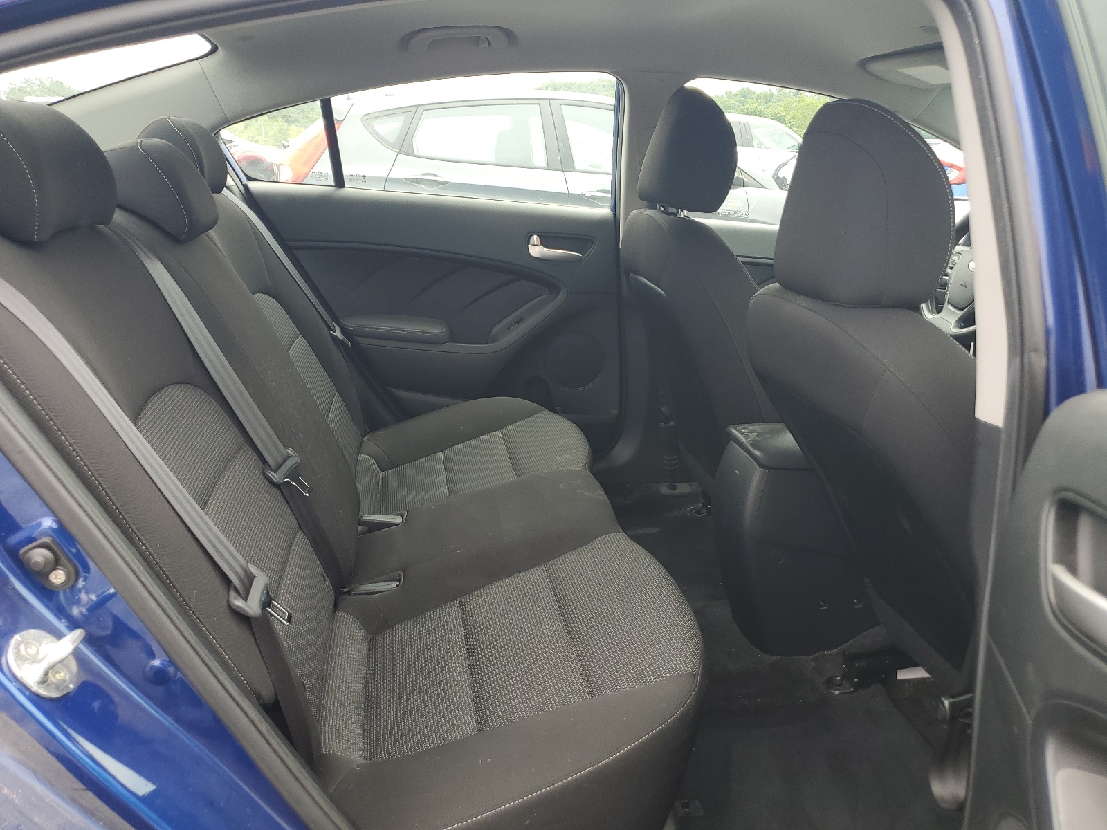 3KPFK4A73HE110180 2017 Kia Forte Lx