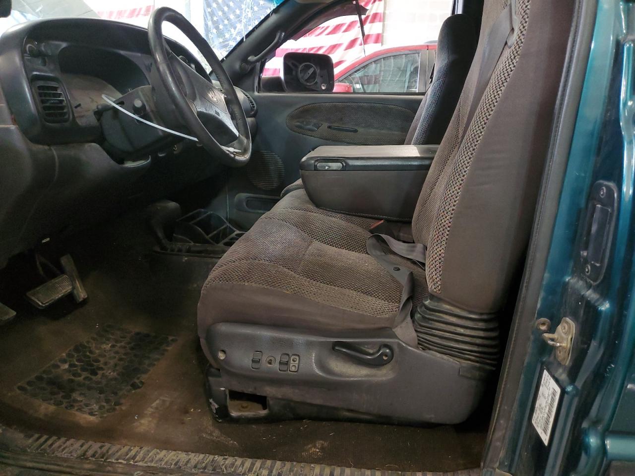 1998 Dodge Ram 1500 VIN: 3B7HF13Z2WG226305 Lot: 65235604