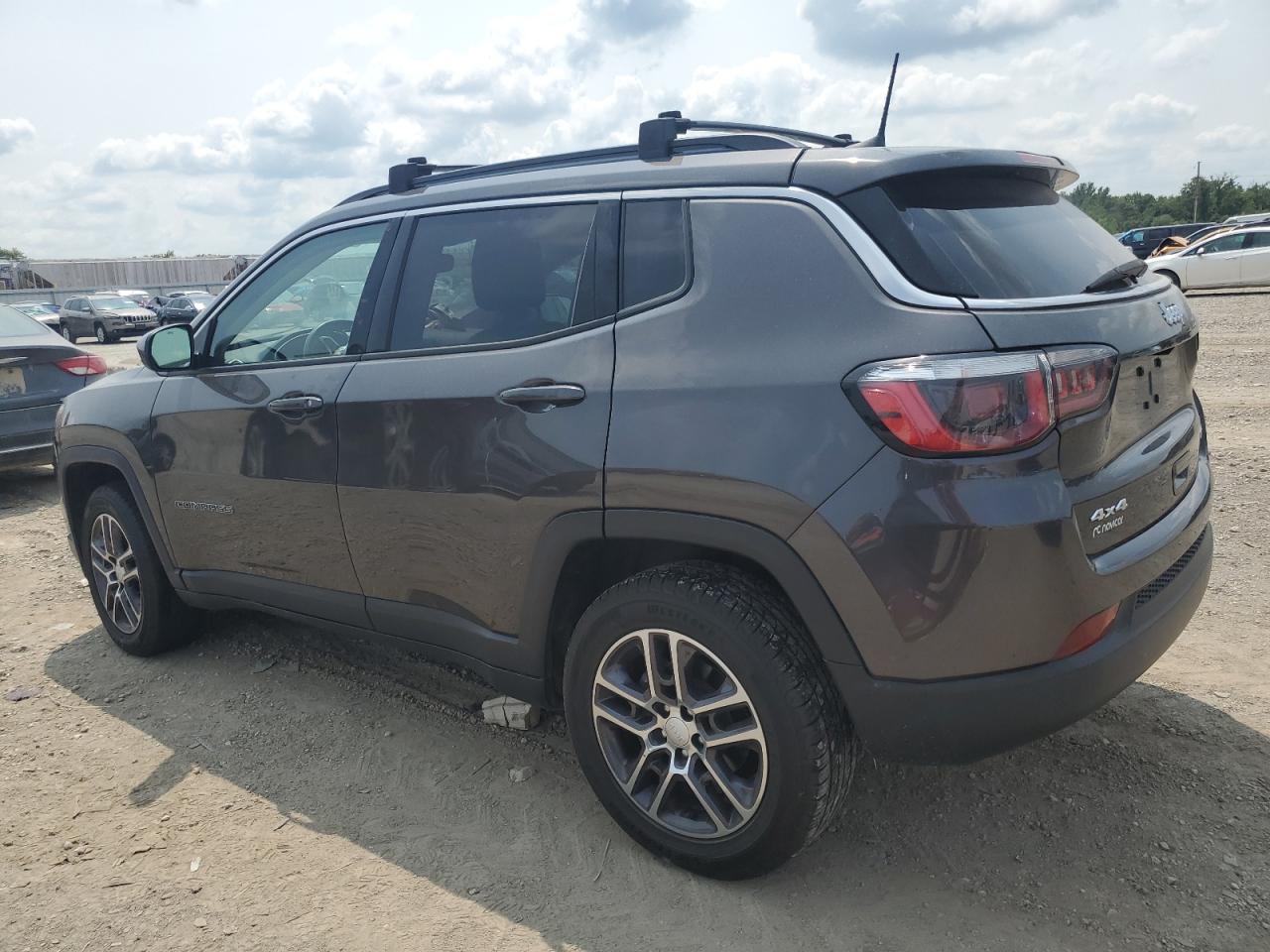 VIN 3C4NJDBB8HT632106 2017 JEEP COMPASS no.2