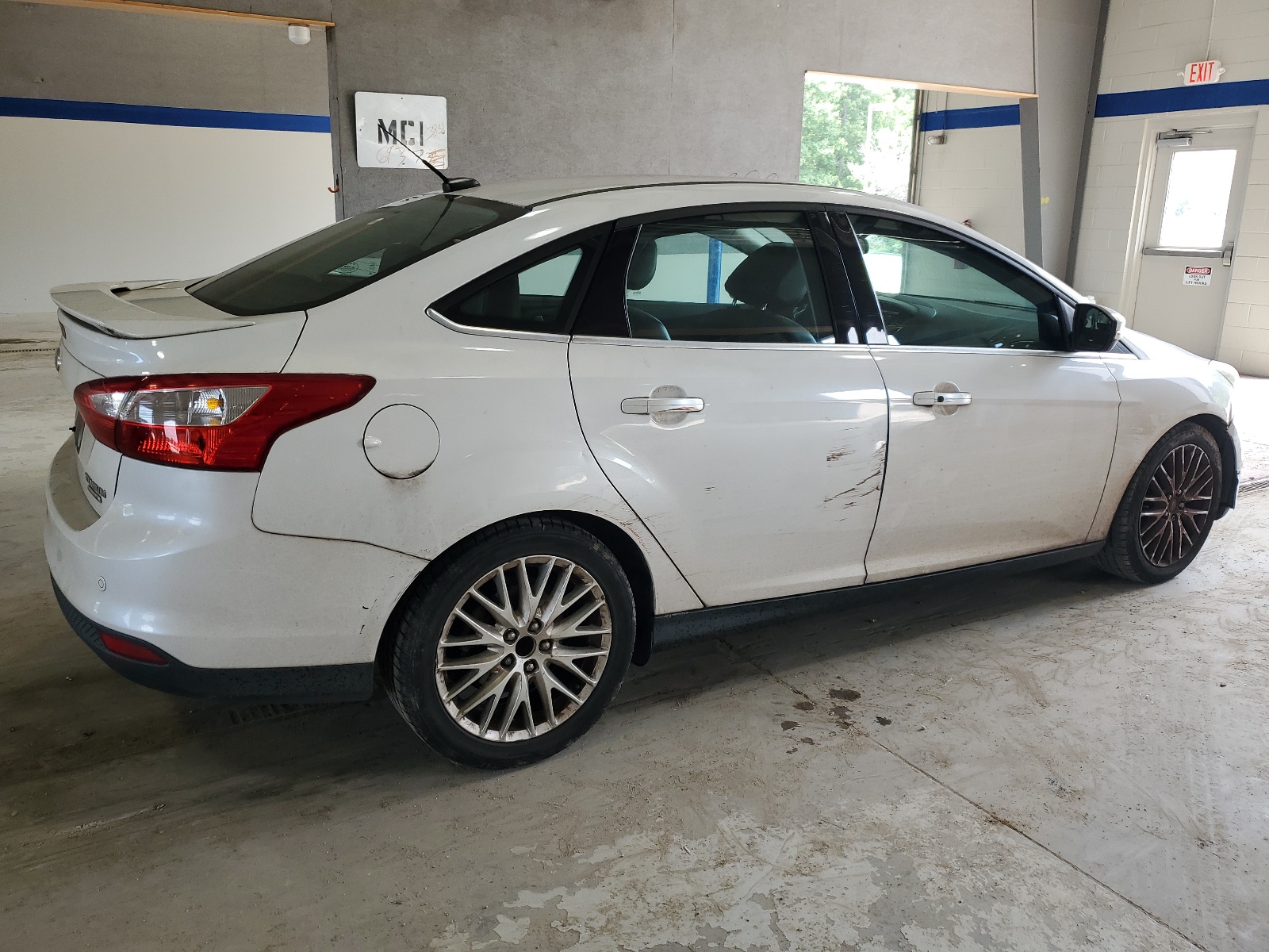 2014 Ford Focus Titanium vin: 1FADP3J25EL222043