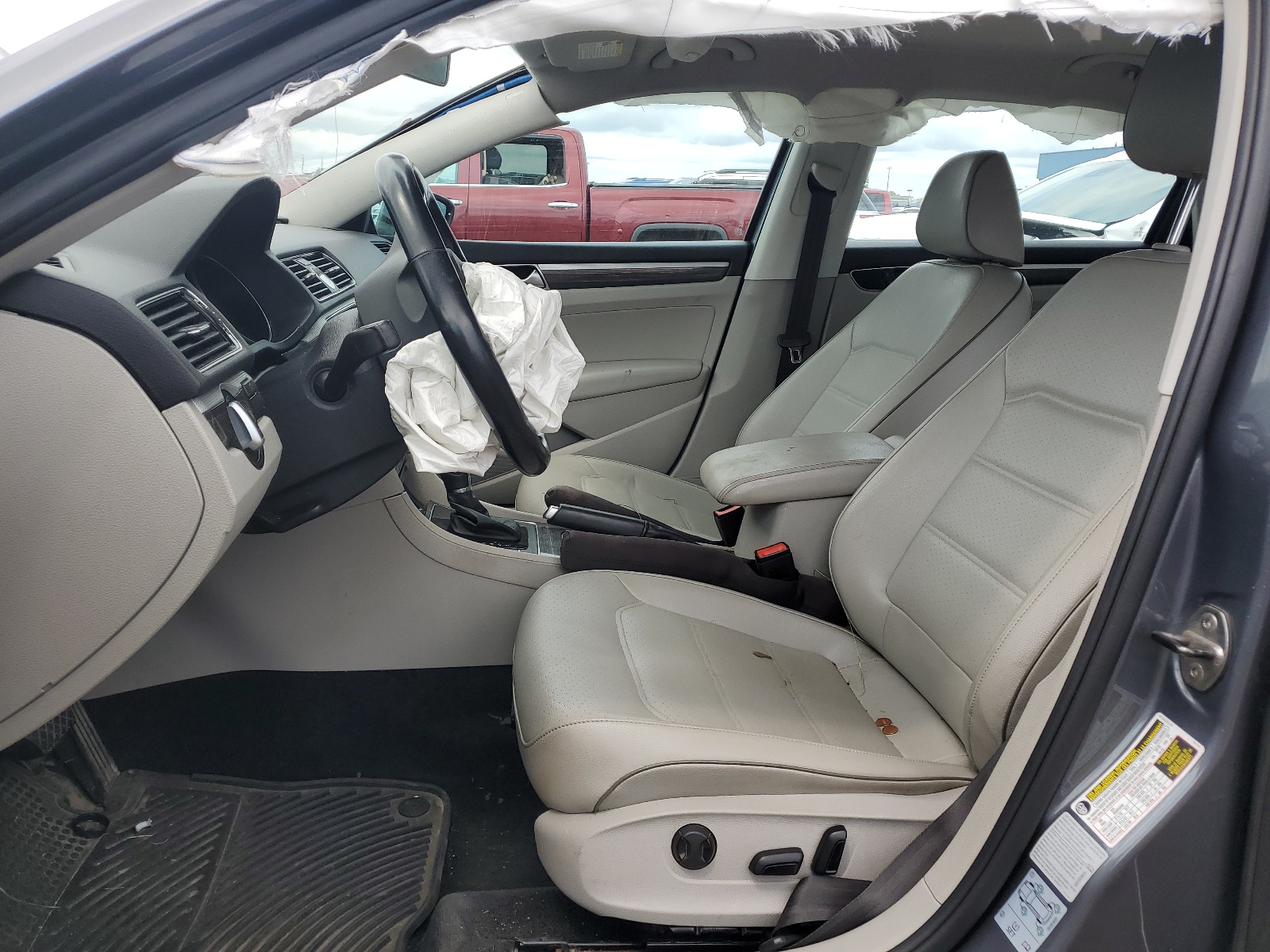 1VWBT7A33HC068303 2017 Volkswagen Passat Se