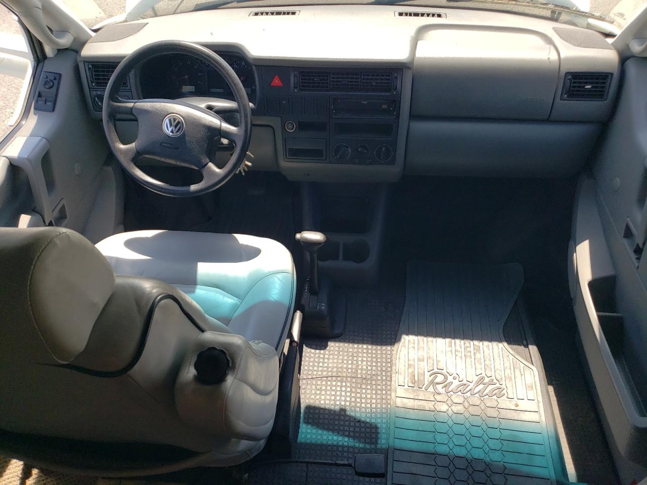 2001 Volkswagen Eurovan VIN: WV3AB470X1H125888 Lot: 63063094