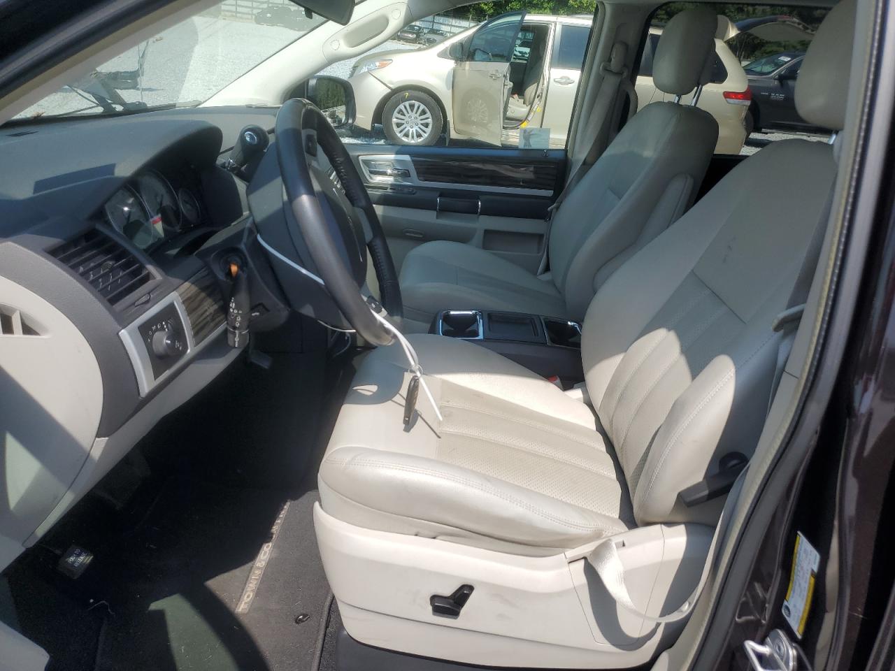 2010 Chrysler Town & Country Touring VIN: 2A4RR5D13AR298803 Lot: 63547374