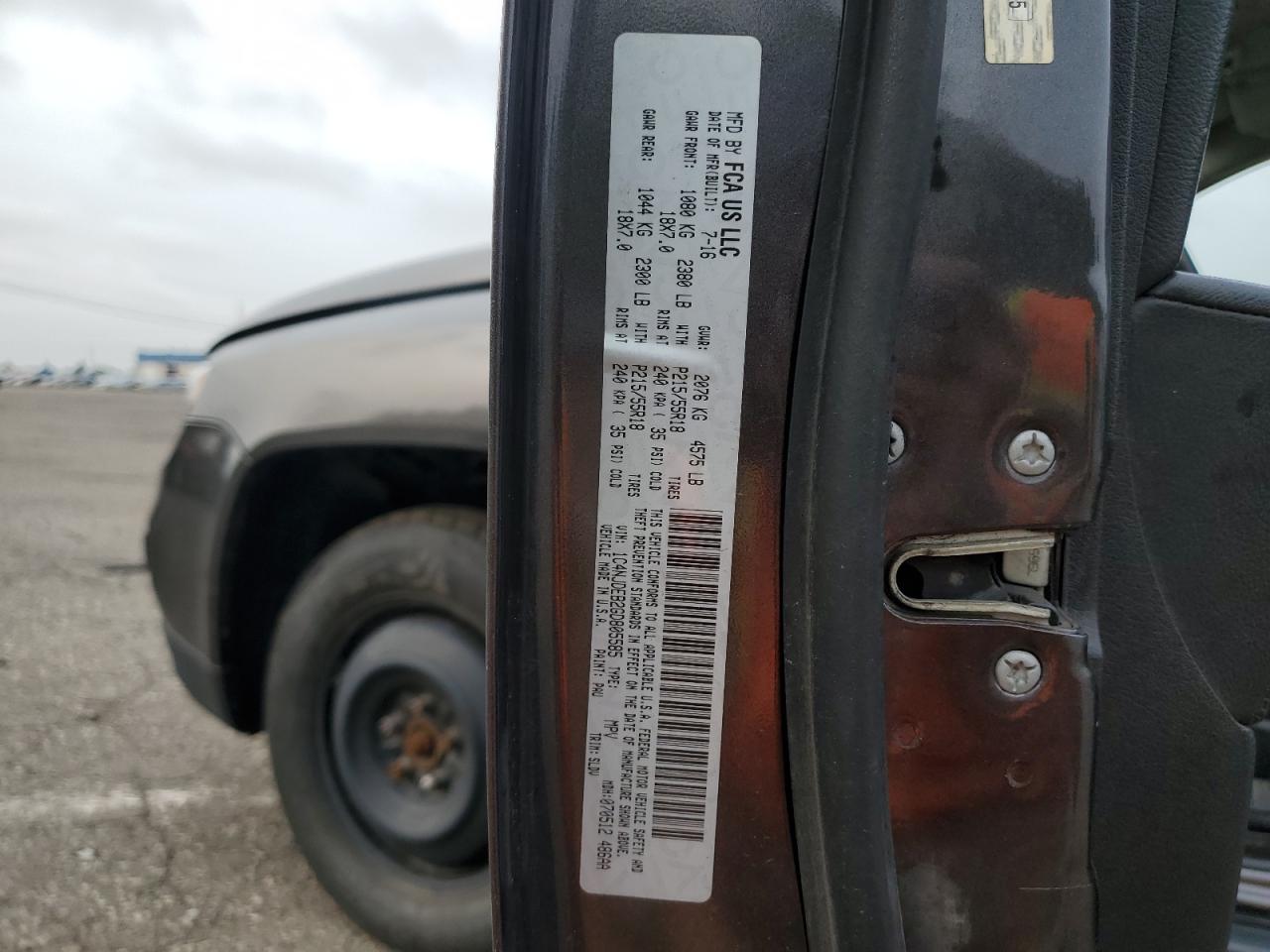 2016 Jeep Compass Latitude VIN: 1C4NJDEB2GD805585 Lot: 64448604