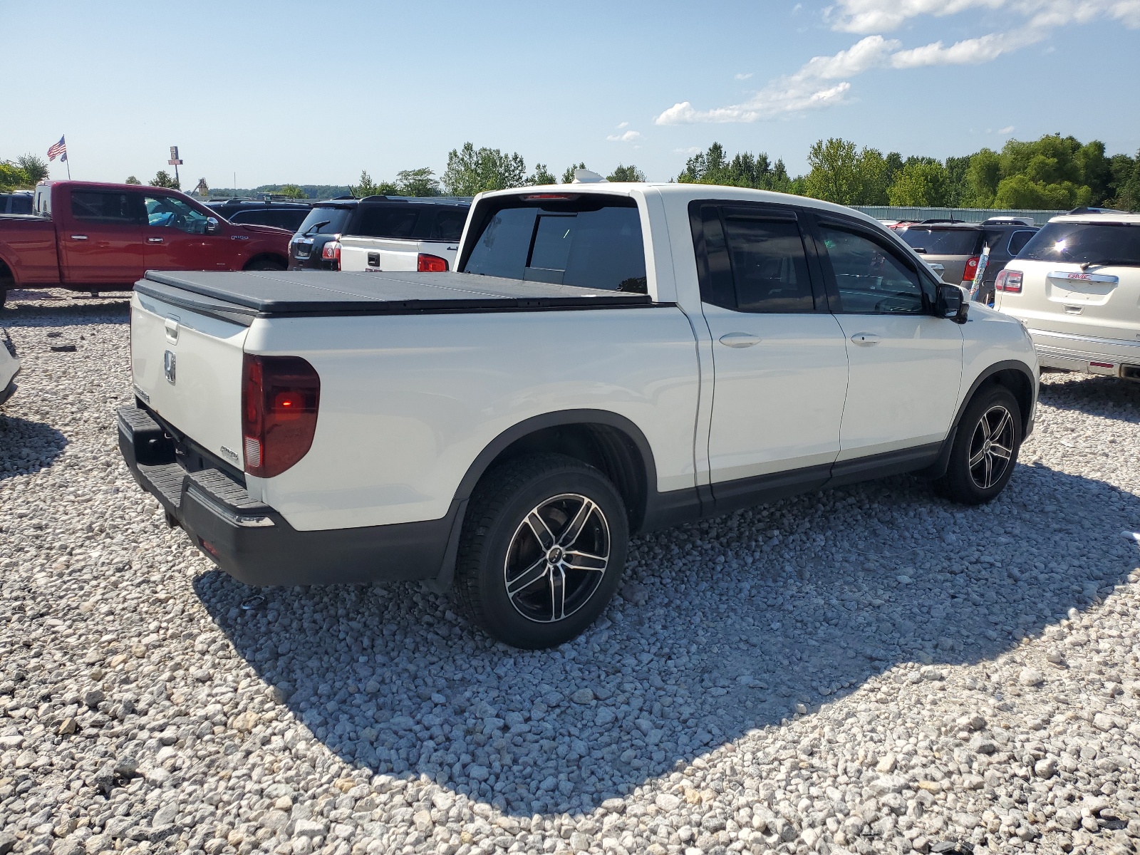 2017 Honda Ridgeline Sport vin: 5FPYK3F17HB507335