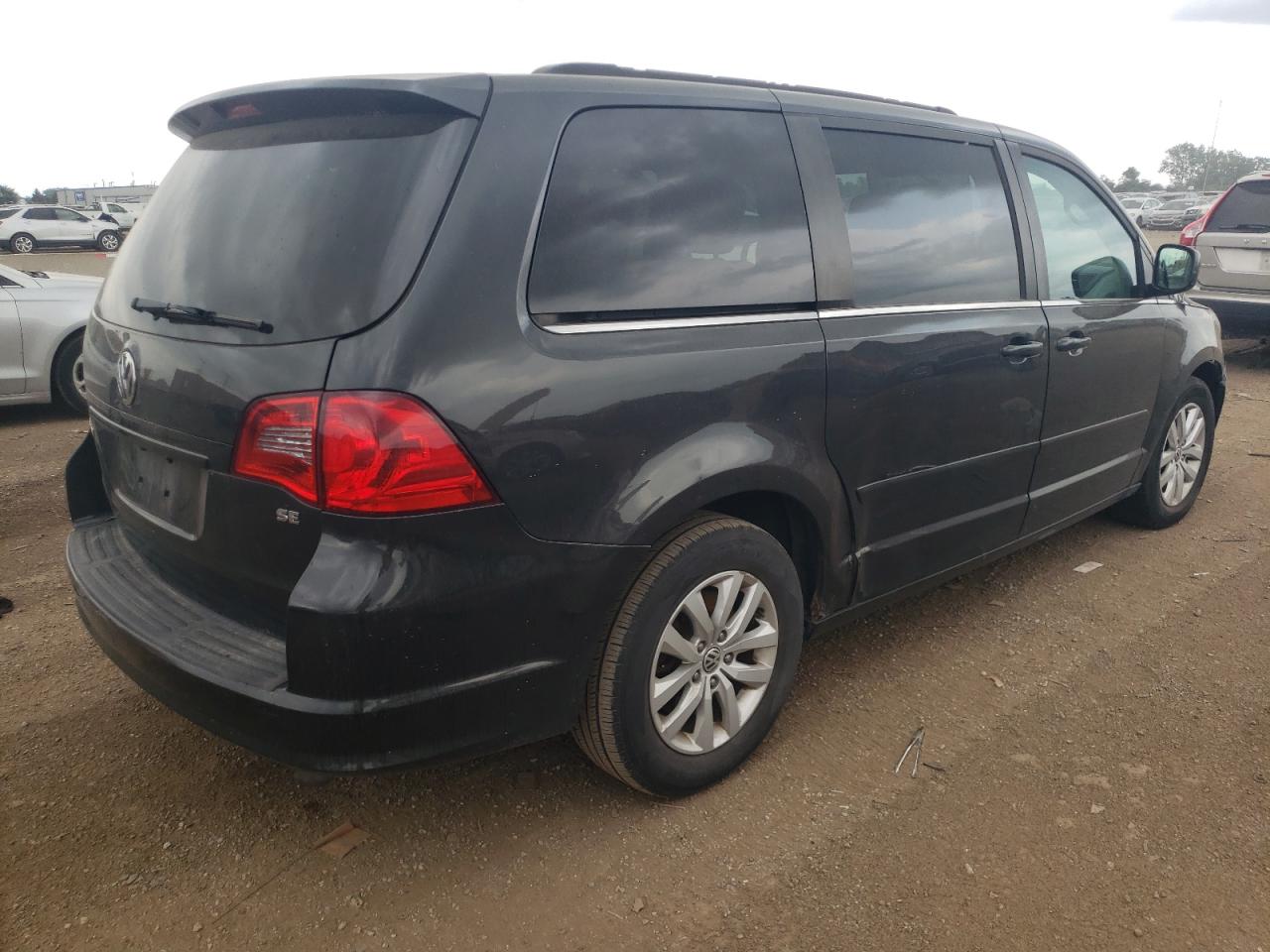 2012 Volkswagen Routan - Image 3