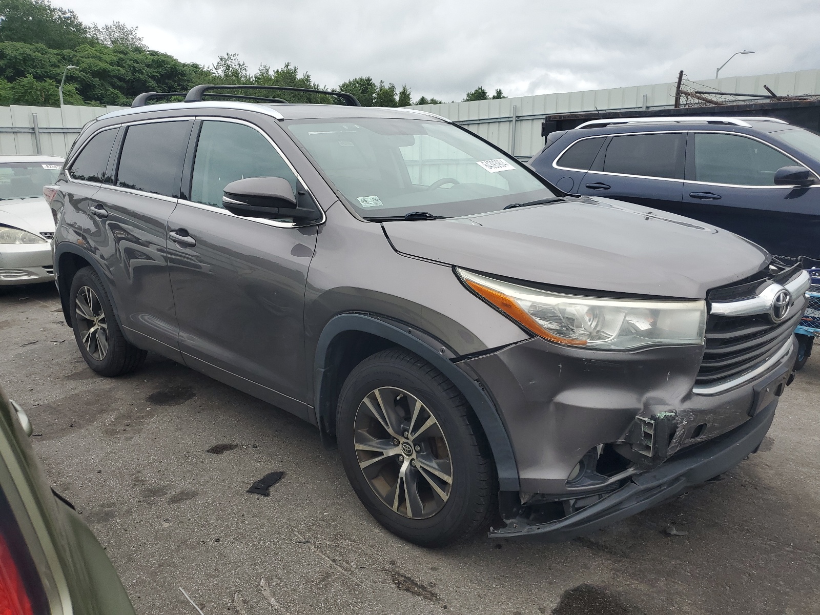 2016 Toyota Highlander Xle vin: 5TDJKRFH3GS225522