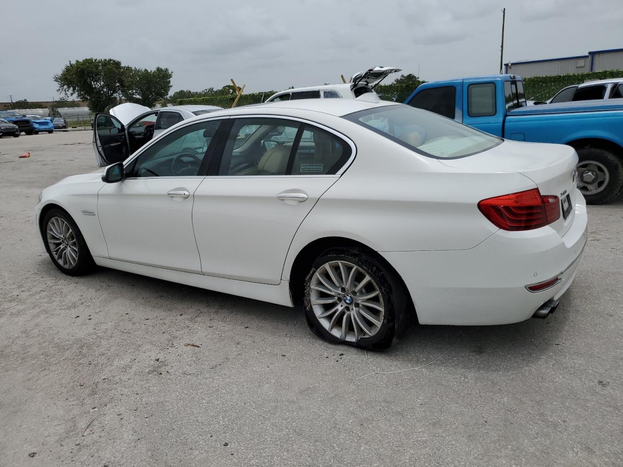 WBA5A7C58FD624758 2015 BMW 5 SERIES - Image 2