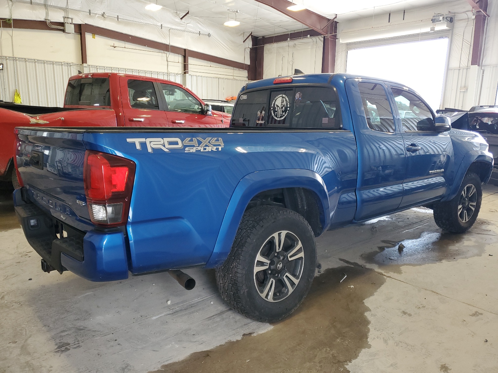 2018 Toyota Tacoma Access Cab vin: 5TFSZ5AN6JX143999