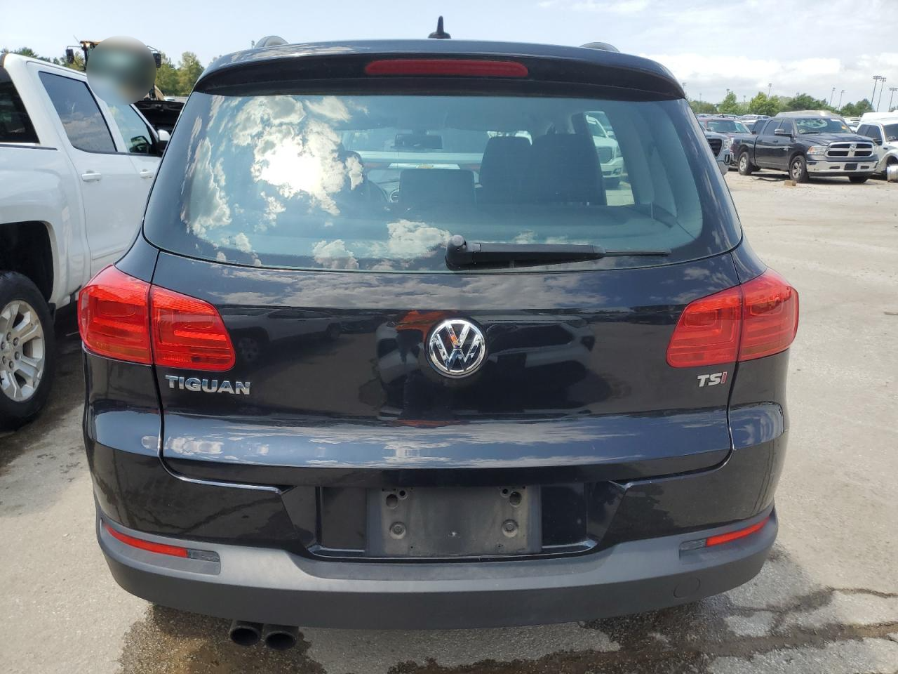 WVGAV7AX1HK033143 2017 Volkswagen Tiguan S