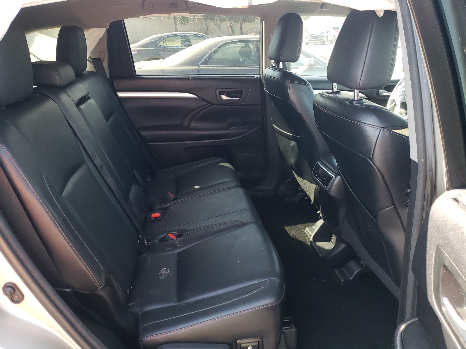 5TDKKRFH1GS136228 2016 Toyota Highlander Xle