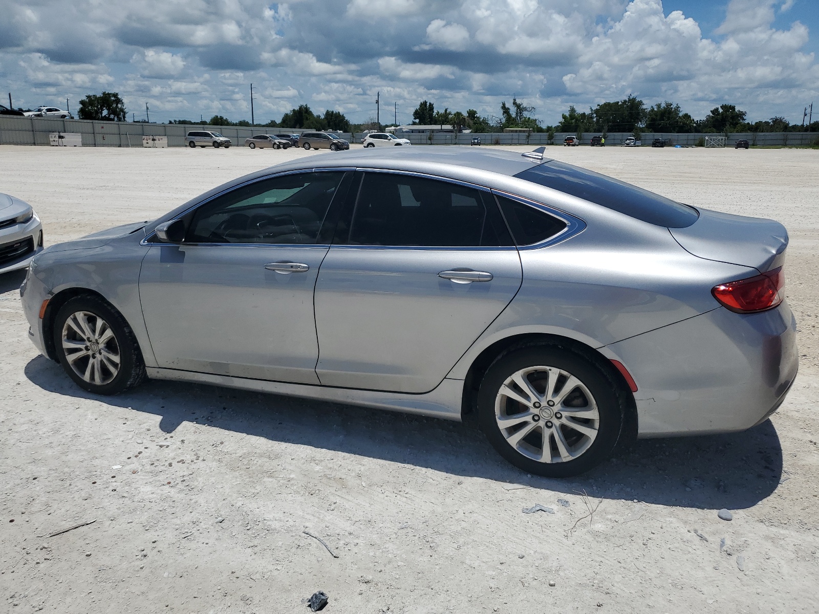 2016 Chrysler 200 Limited vin: 1C3CCCAB2GN195574