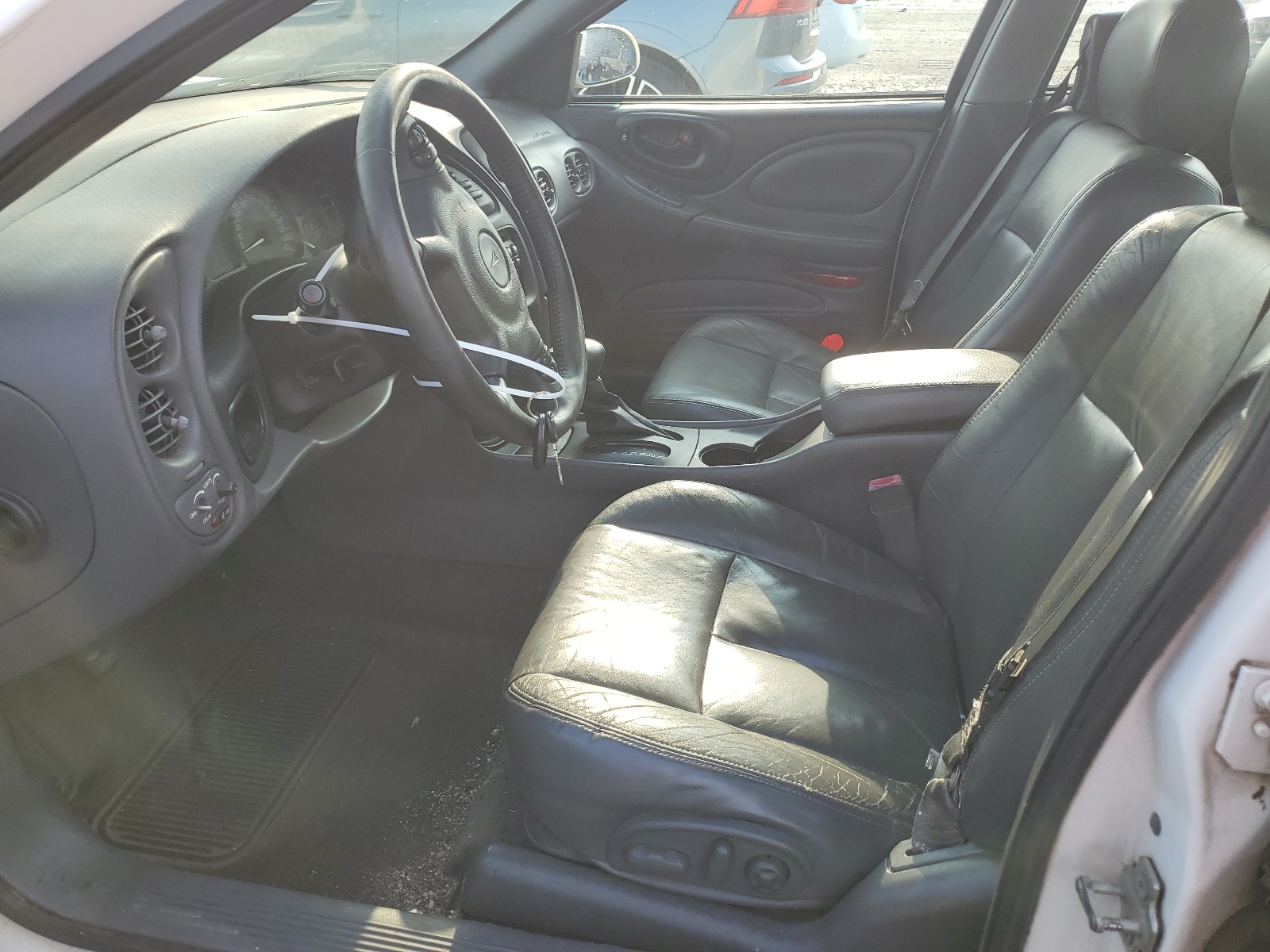 1G2HX52K34U206135 2004 Pontiac Bonneville Se