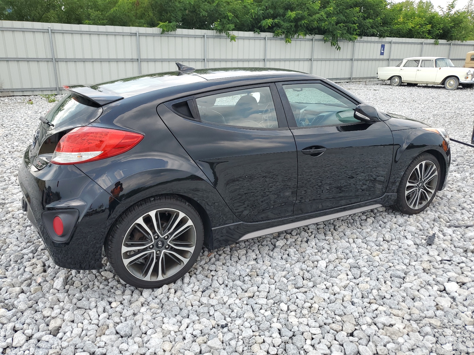 2016 Hyundai Veloster Turbo vin: KMHTC6AE1GU253537