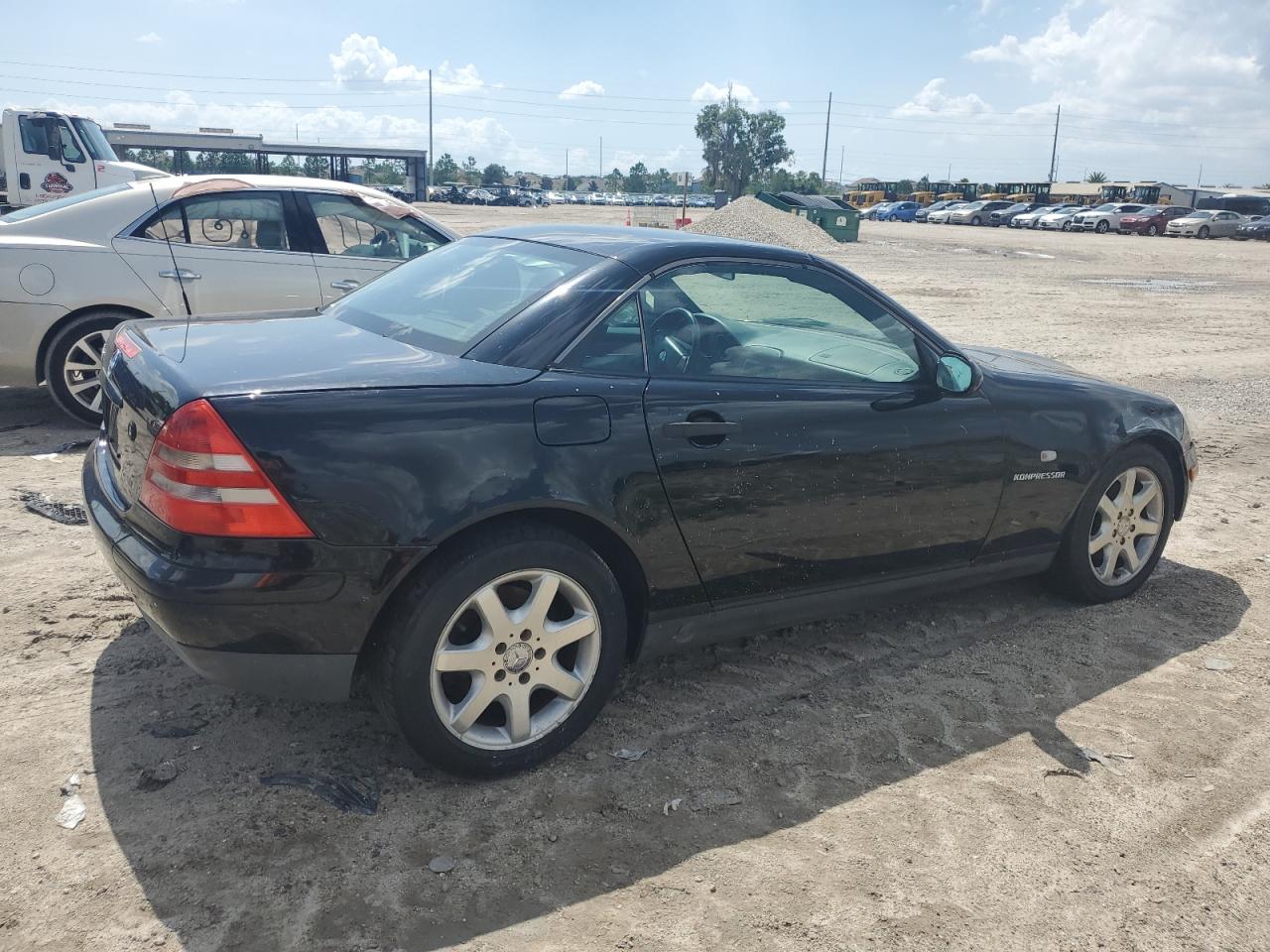 1999 Mercedes-Benz Slk 230 Kompressor VIN: WDBKK47F9XF091375 Lot: 61903544