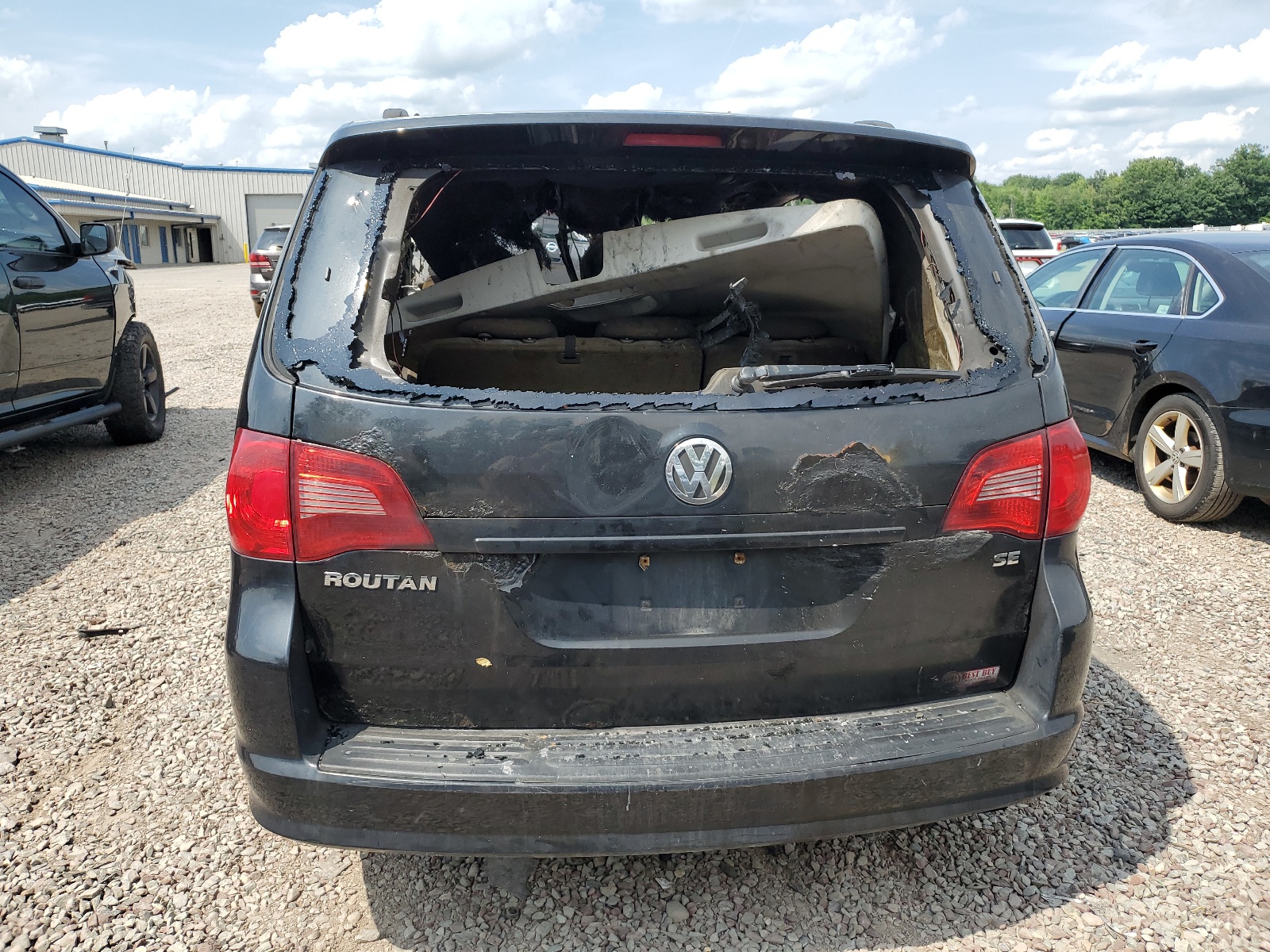 2V8HW34149R544496 2009 Volkswagen Routan Se