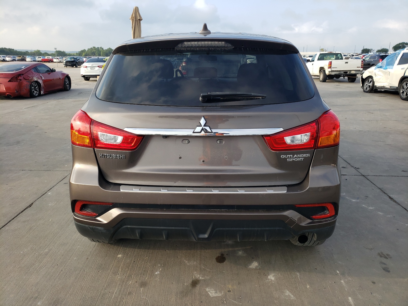 JA4AP3AU8KU030243 2019 Mitsubishi Outlander Sport Es