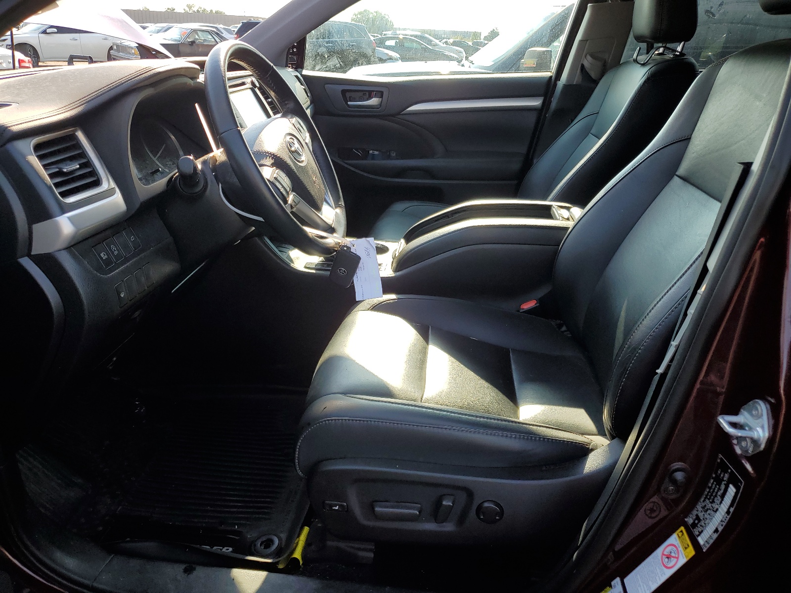 5TDJZRFH4KS702463 2019 Toyota Highlander Se