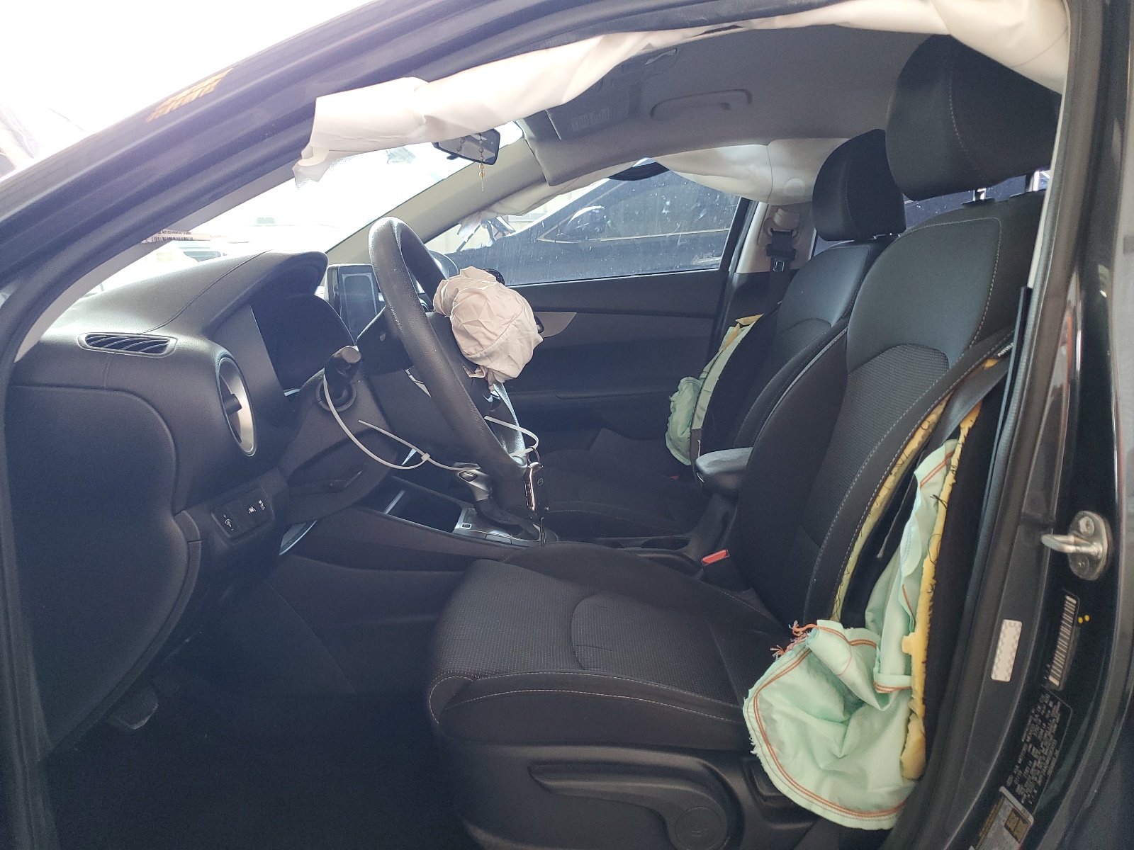 3KPF24AD4KE083035 2019 Kia Forte Fe