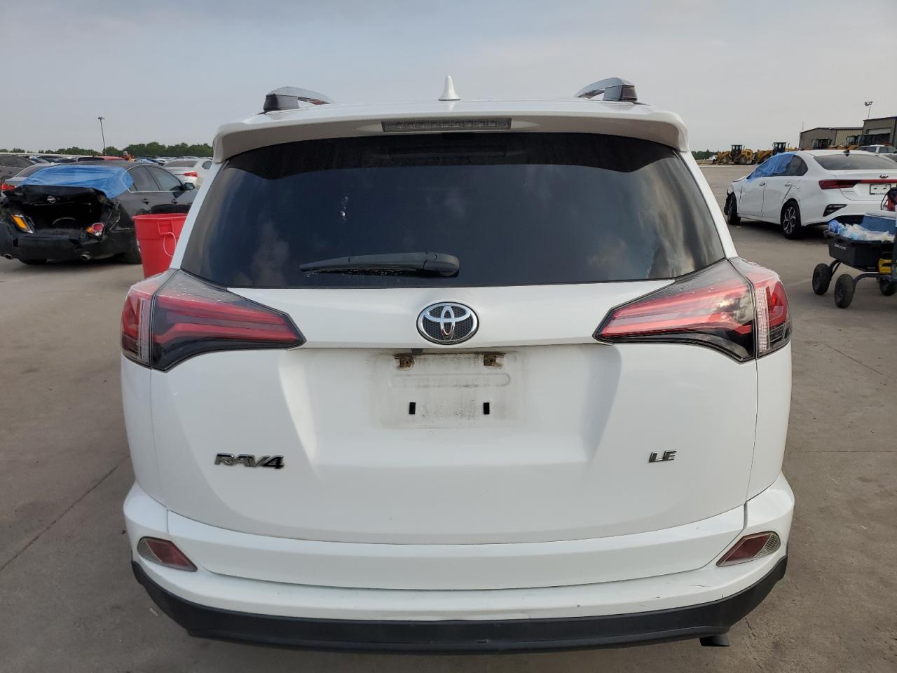 JTMZFREV1HD106282 2017 Toyota Rav4 Le