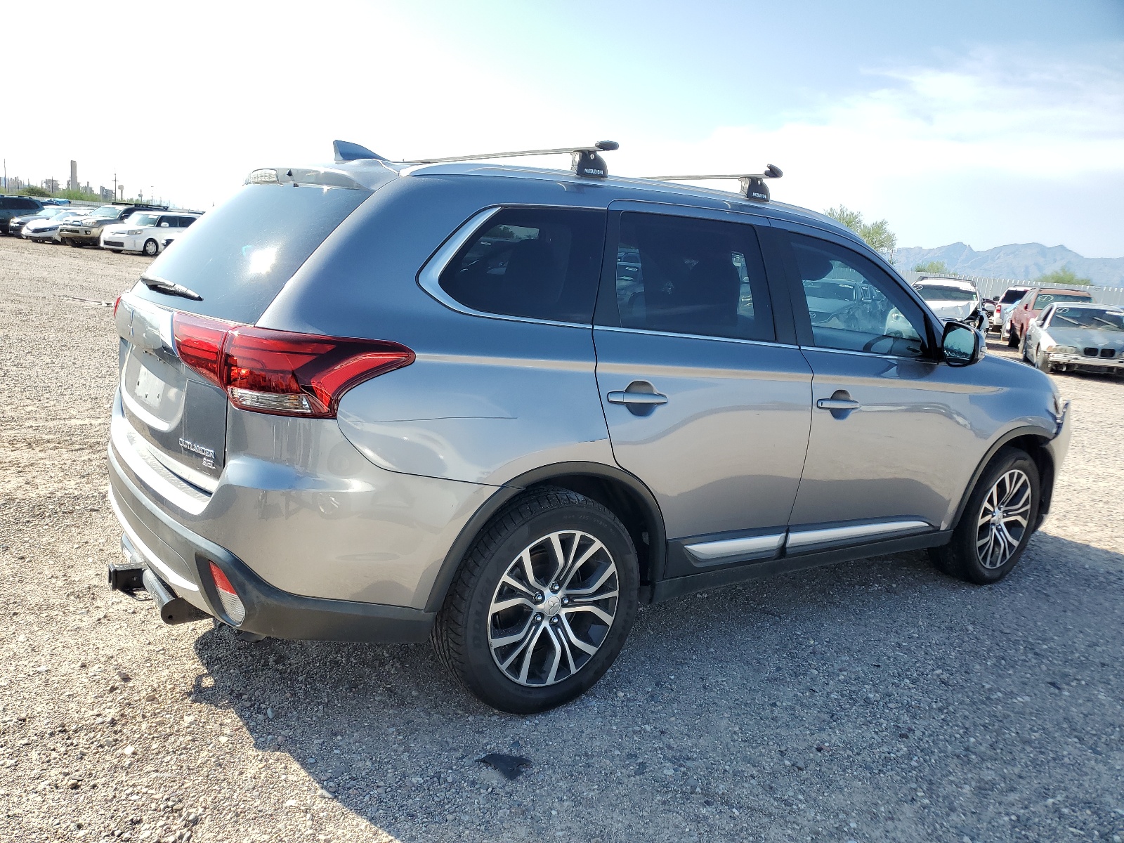 2018 Mitsubishi Outlander Se vin: JA4AD3A32JJ001126