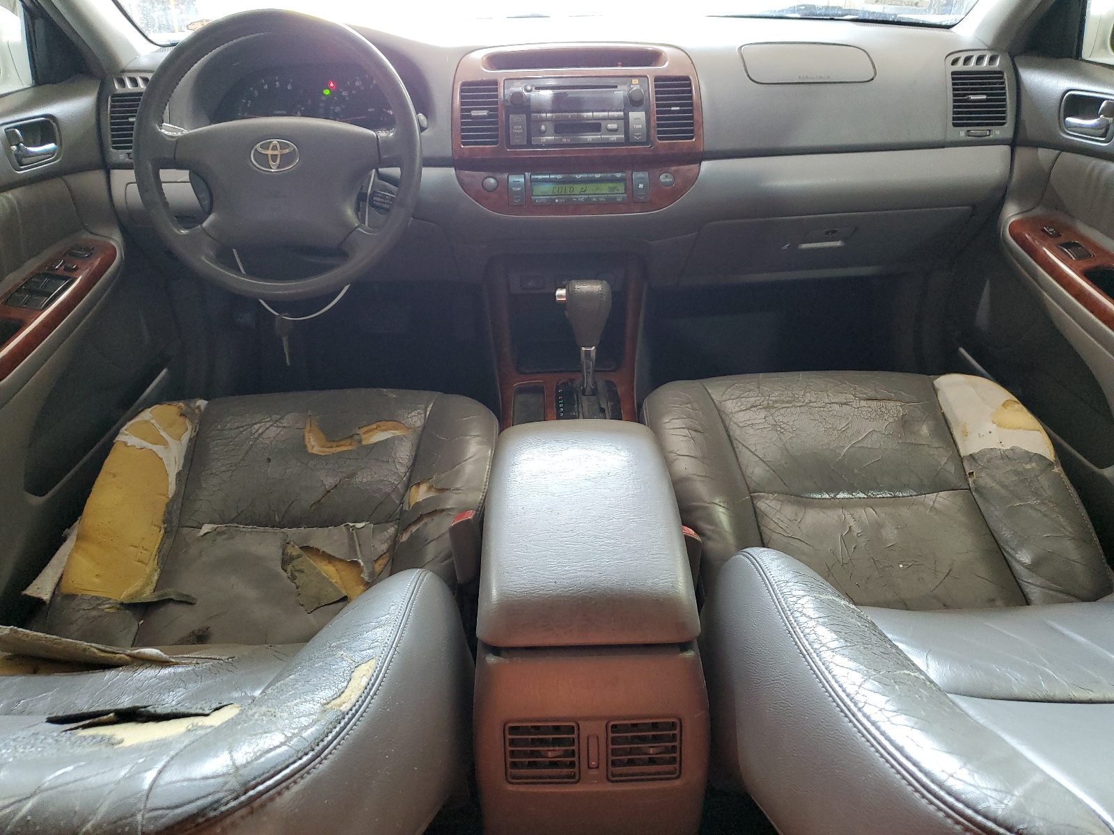 4T1BF30K44U070962 2004 Toyota Camry Le