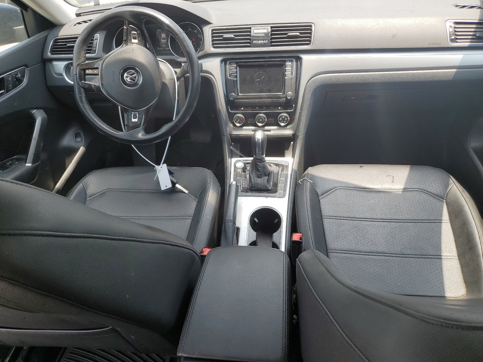 1VWLA7A3XKC001764 2019 Volkswagen Passat Wolfsburg