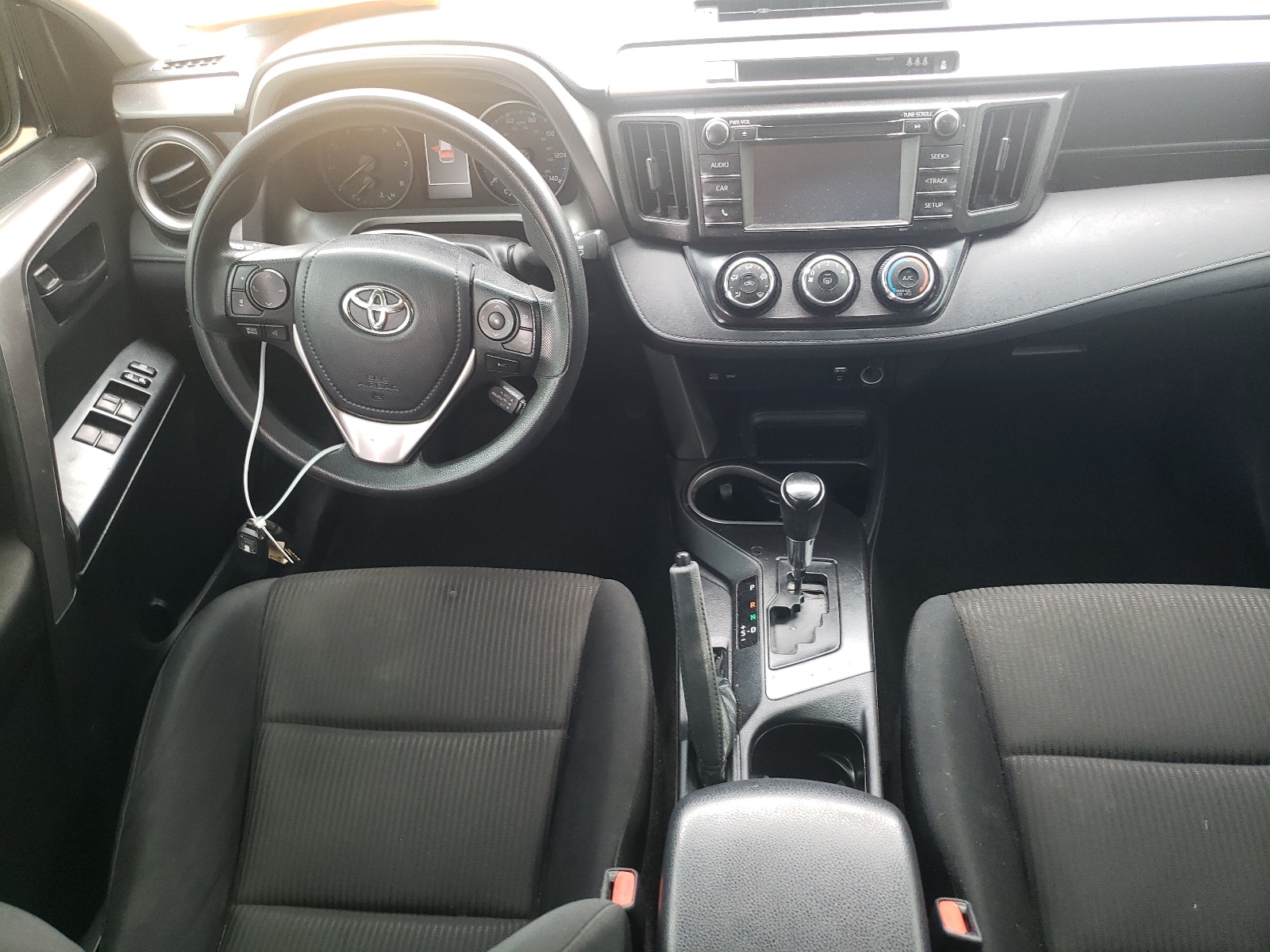 JTMBFREV8HJ143297 2017 Toyota Rav4 Le