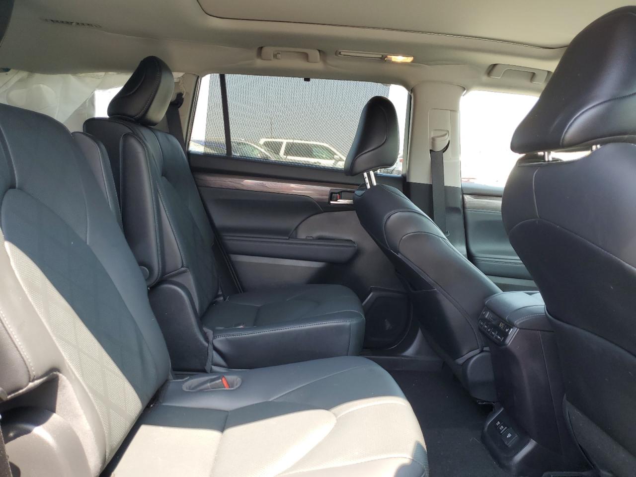 2021 Toyota Highlander Platinum VIN: 5TDFZRBH9MS149890 Lot: 61936944