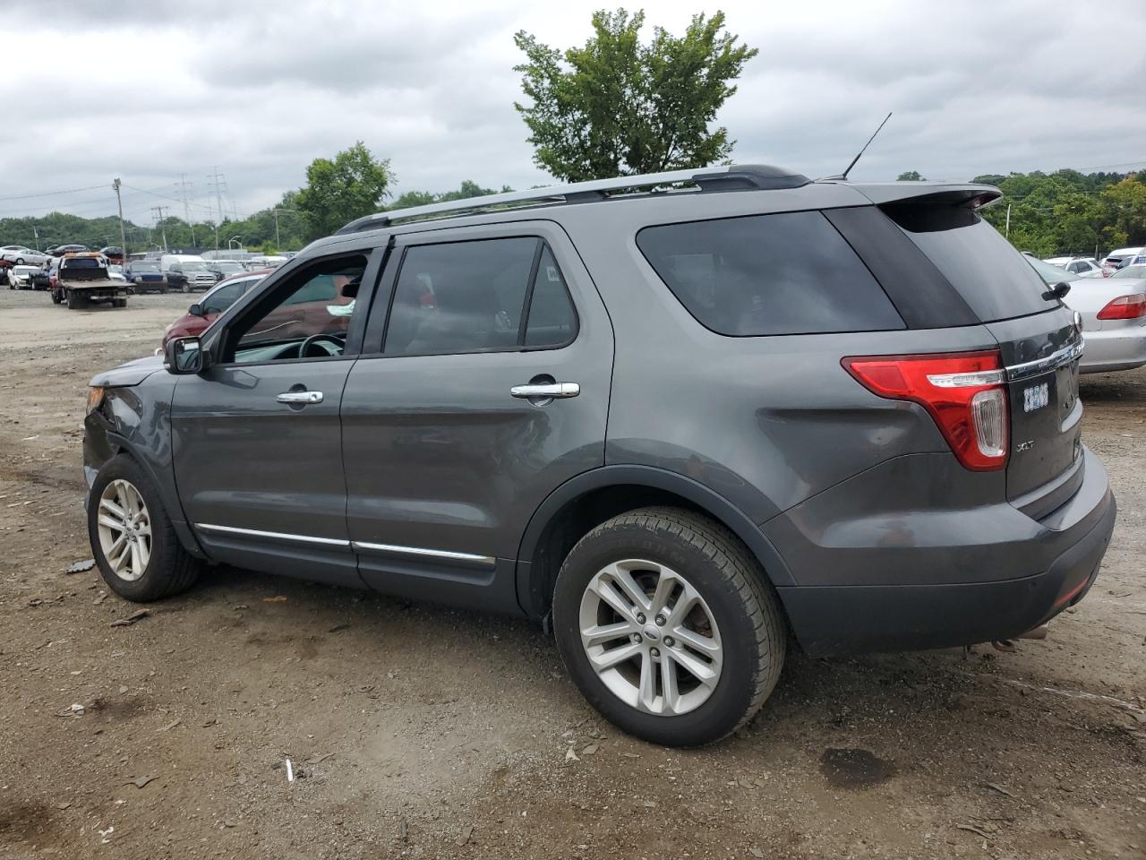 1FM5K8D8XFGB35982 2015 FORD EXPLORER - Image 2